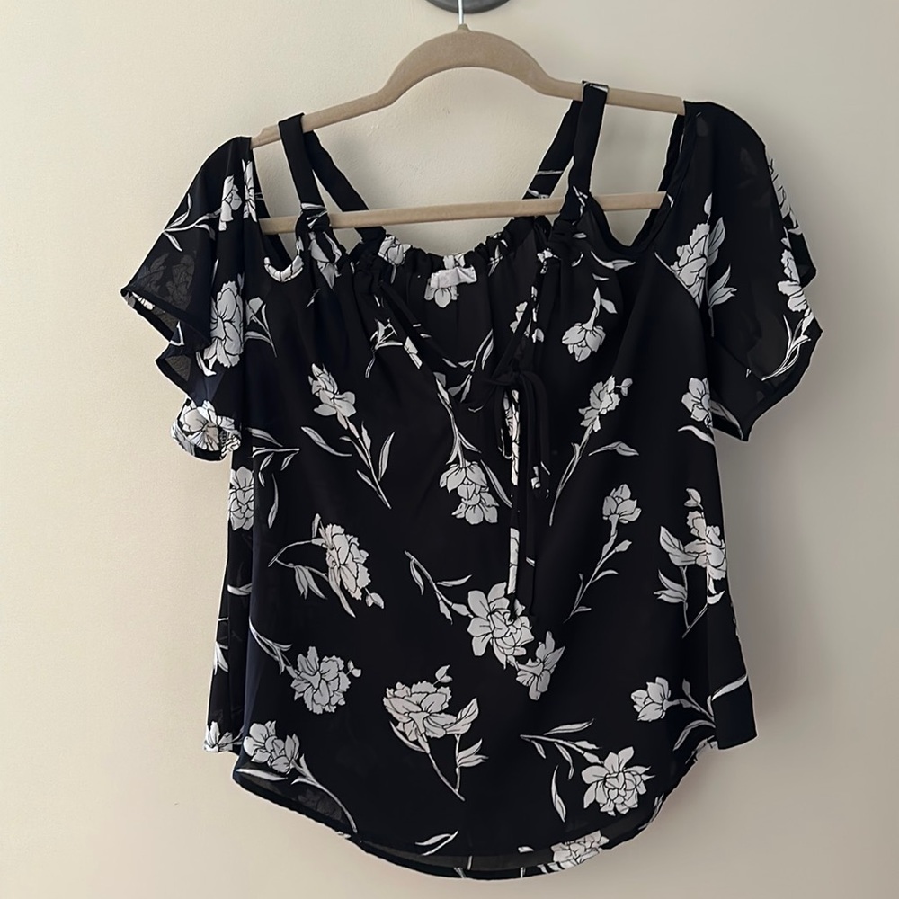 Sienna sky cold shoulder tie front top
